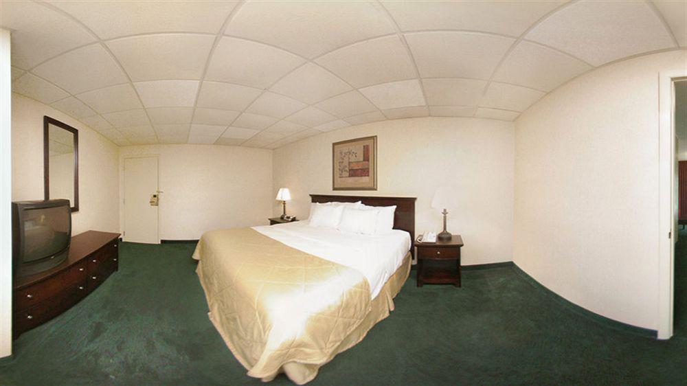 Hotel Ramada By Wyndham Groton Mystic Zewnętrze zdjęcie